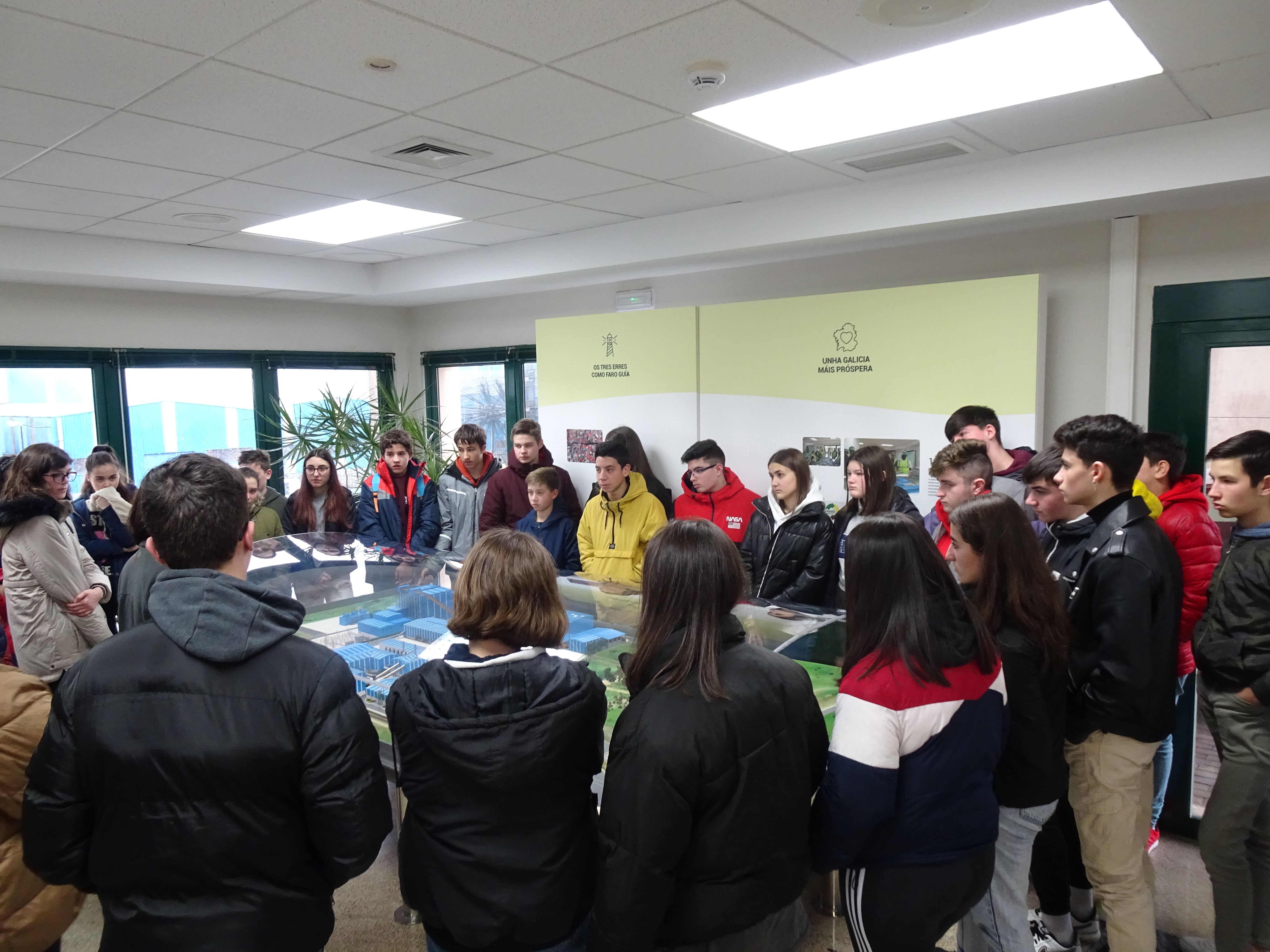 Estudiantes lucenses visitan Sogama para conocer las últimas tecnologías en tratamiento de residuos