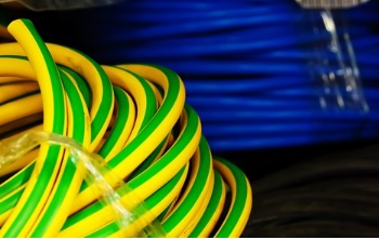 Desechos plásticos de cables para mejorar los compuestos de yeso en los edificios