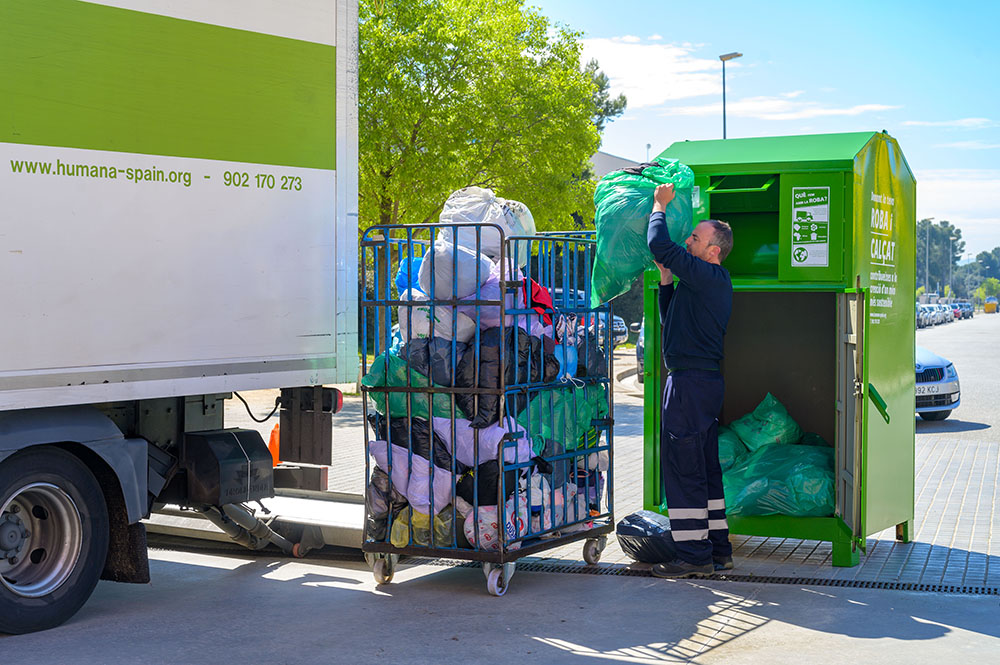Los contenedores de Humana recuperan 1.451 t de textil usado en Galicia para darles una segunda vida