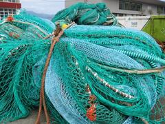 La cooperativa de armadores de pesca de Vigo se suma a la lucha contra la basura marina