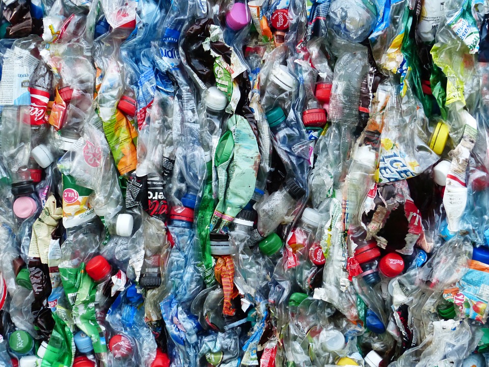 Fomentar el ecodiseño y mejorar tecnologías, medidas para impulsar el mercado del plástico reciclado