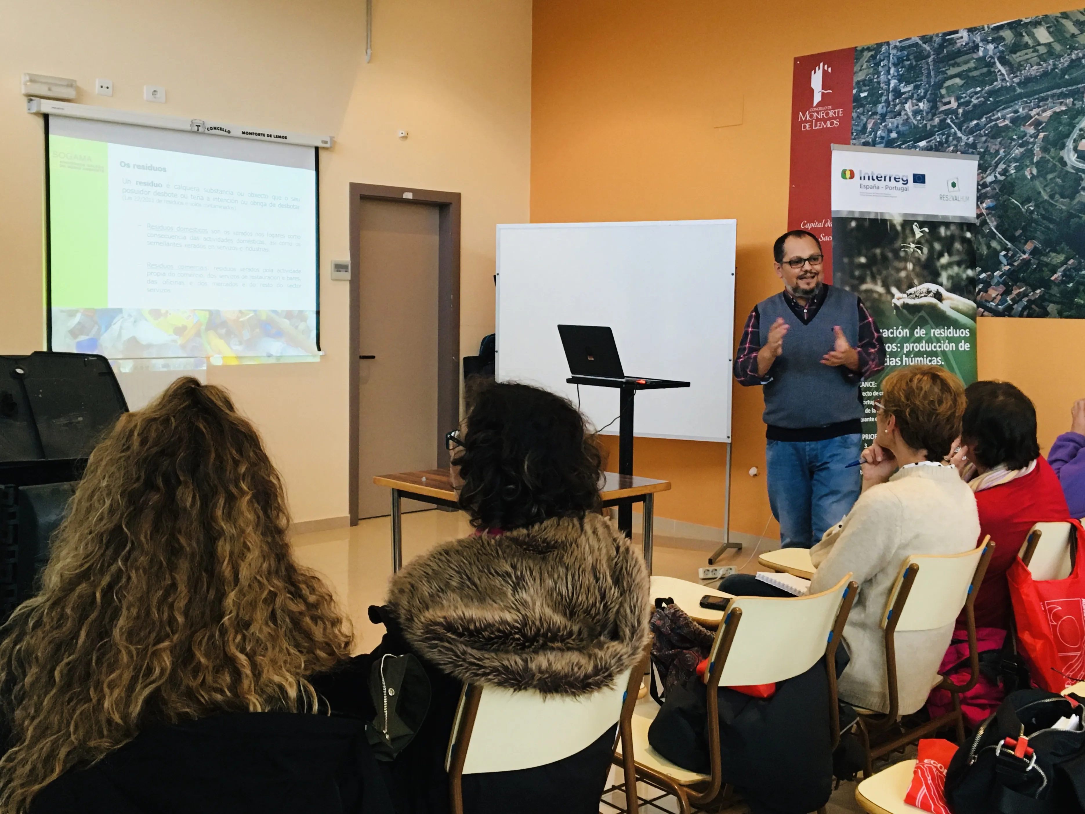 Integrantes de las asociaciones vecinales de Ourense reciben formación en el autocompostaje