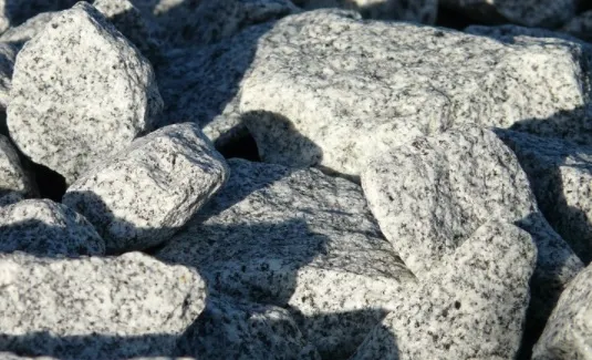 Se estudia el uso de residuos de granito para obtener un hormigón autocompactante más sostenible