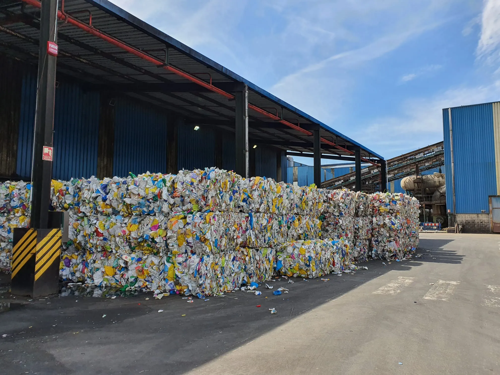 El reciclaje de envases ligeros en el modelo Sogama se incrementó un 25,33% durante marzo y abril