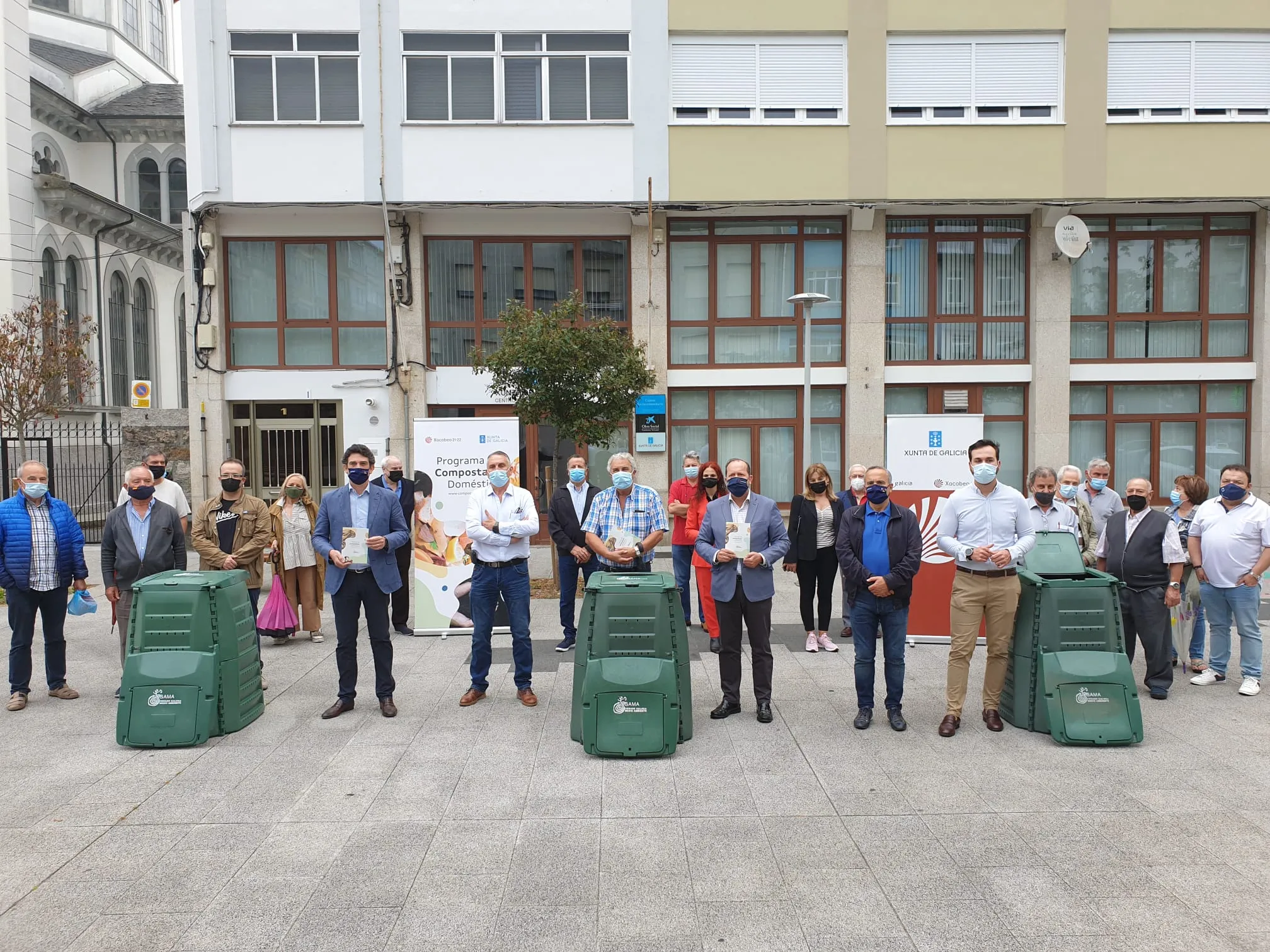 La Xunta entrega a la Federación de Vecinos Lucus Augusti 100 contenedores para hacer compostaje doméstico
