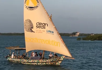 Flipflopi, el velero fabricado con residuos plásticos, viajará por el lago más grande de África