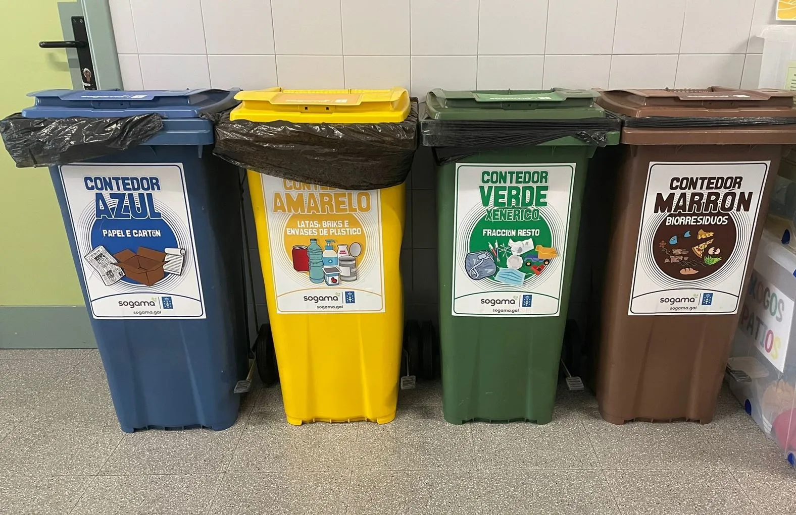Isla de reciclaje en uno de los centros escolares